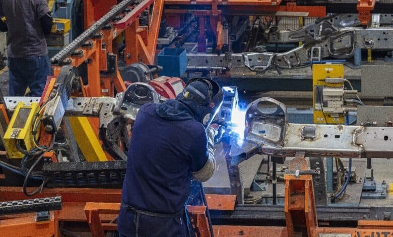 Nuevo León: Sector Manufacturero Cierra 2025 con Pérdida de 2,232 Empleos
